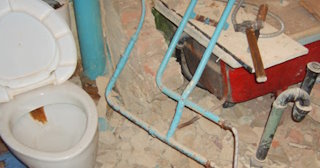 Профессиональный демонтаж перегородки ванной и туалета в Киржаче - от 561 рублей